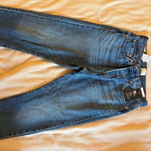 Never Worn: Levi’s 501 Cropped High Rise Straight Leg